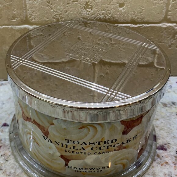 HomeWorx by Harry Slatkin Toasted Vanilla Cupcake Scented 4-Wick Candle 18oz - Picture 3 of 4